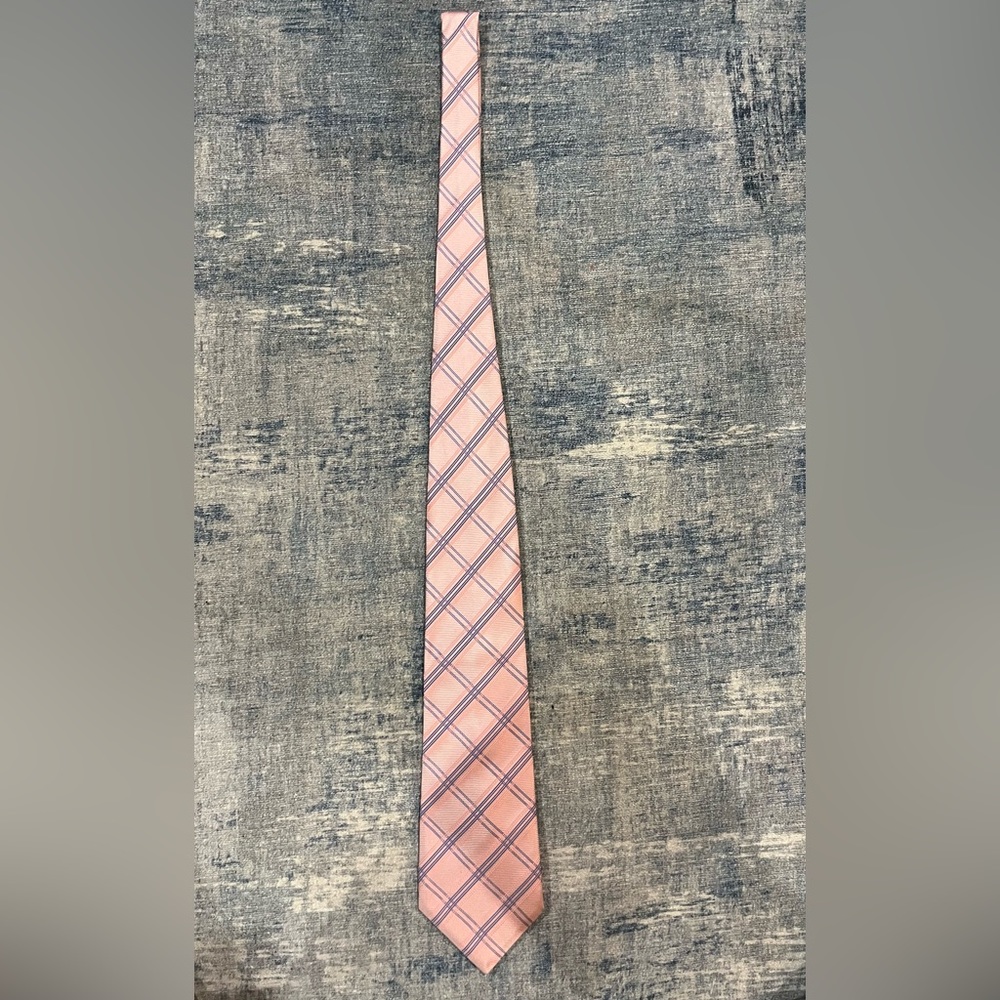 My husband is retiring his tie collection 👇🏽
